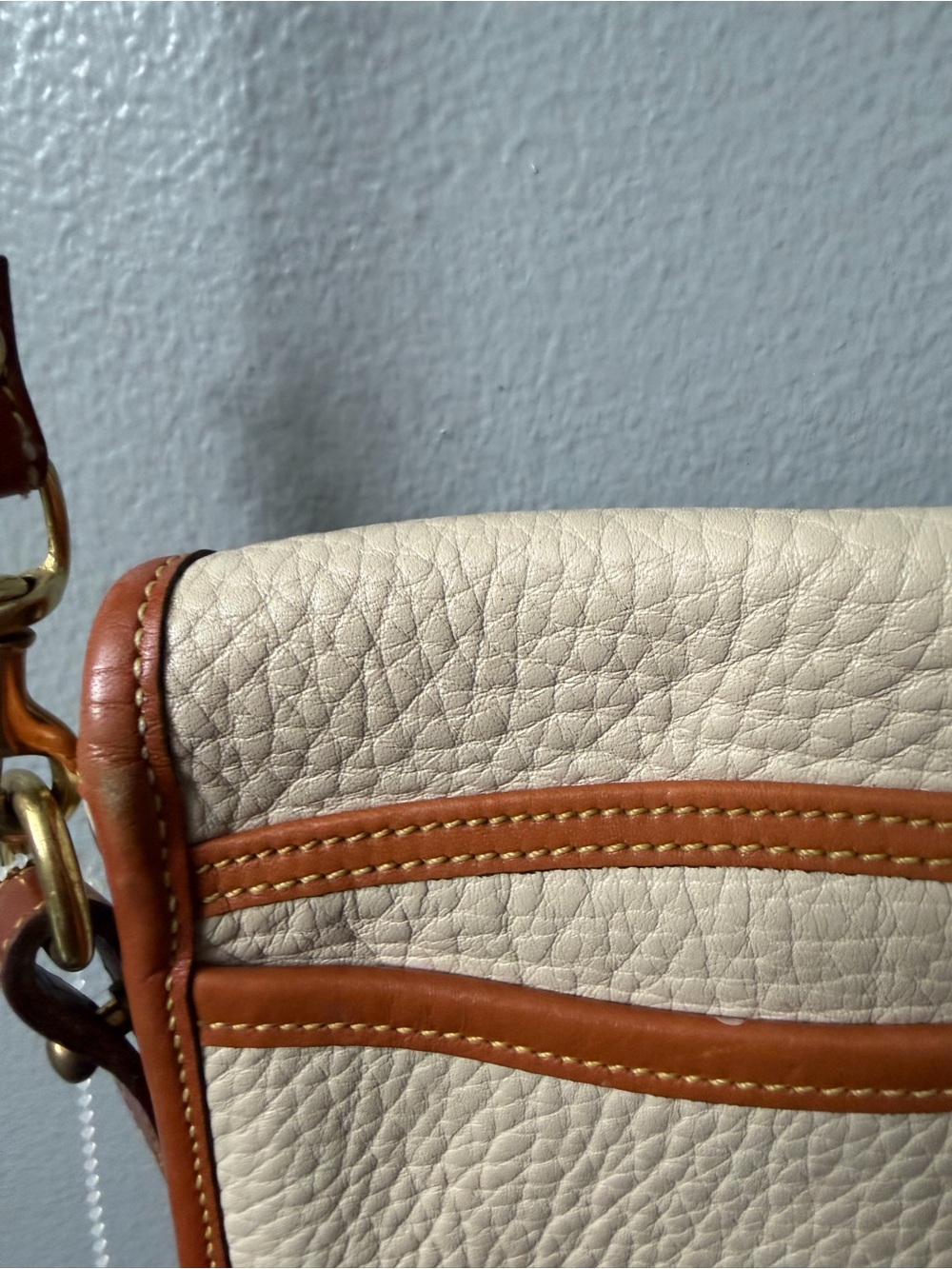 Vintage Dooney Bourke All Weather Leather 2 Duck Bag cream y2k 90s Crossbody - Picture 9 of 12